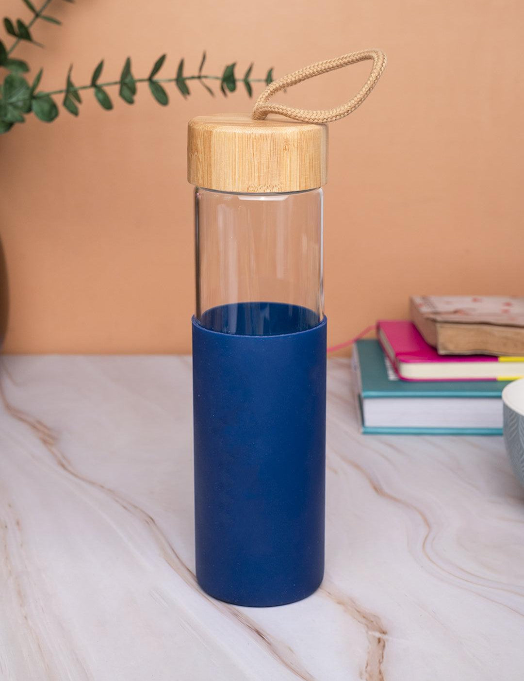 borosilicate-glass-bottle-with-blue-silicone-sleeve-550ml-water-bottles-1.jpg